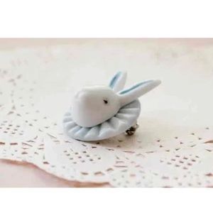 Vintage Jewelry - Handmade Porcelain White Bunny Rabbit Brooch Vintage Jewelry - Handmade Porcelain White Bunny Rabbit Brooch